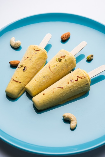 Rajwari o rajwadi sweet kesar badam pista kulfi o helado de caramelo