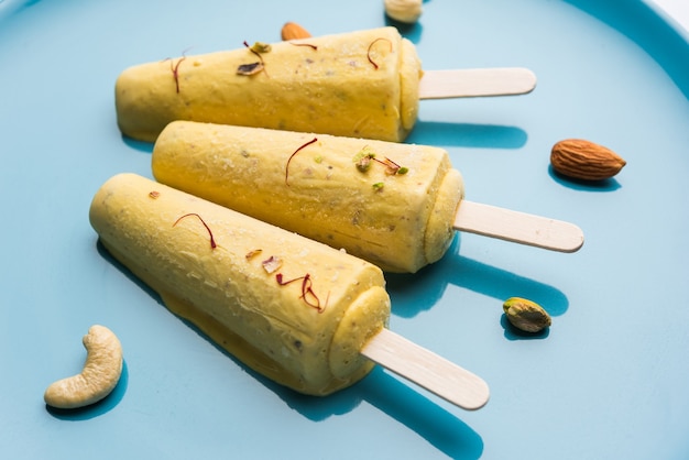 Rajwari o rajwadi sweet kesar badam pista kulfi o helado de caramelo