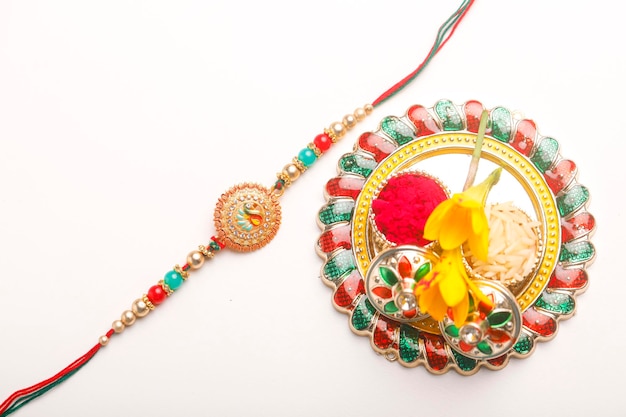 Foto rakhi oder armband indisches festival raksha bandhan oder rakhi-konzept