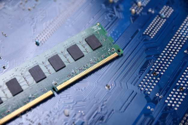 RAM des Computerspeichers auf der Hauptplatine. Nahansicht. System, Hauptspeicher, Direktzugriffsspeicher, Onboard, Computerdetails. Computerteile . DDR3. DDR4. DDR5