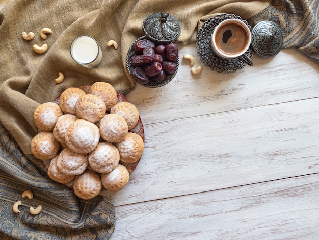Ramadan Bonbons Hintergrund. Plätzchen des islamischen Festes El Fitr. Ägyptische Kekse