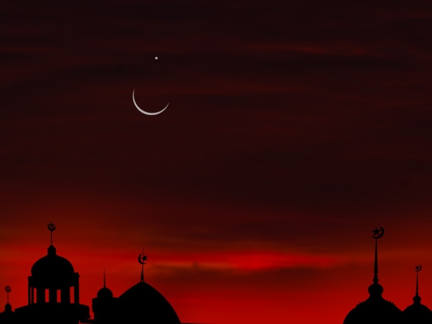 Ramadan Kareem Religionssymbole. Moscheen Kuppel in der Dämmerung Nacht mit Crescent Moon und Himmel dunkelschwarzer Hintergrund. für Eid al-Fitr, Arabisch, Eid al-Adha-Konzept.