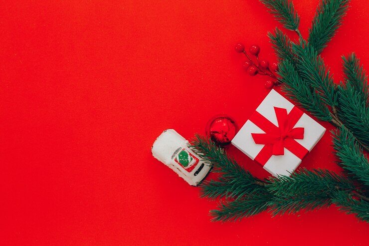 Ramas de un árbol de Navidad con espacio de copia y regalo