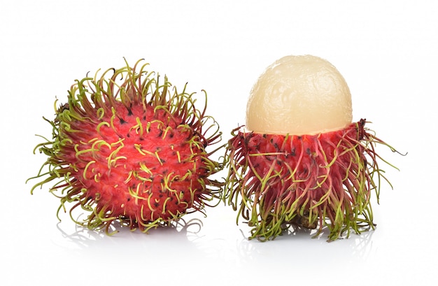 Rambutan auf weißer Wand