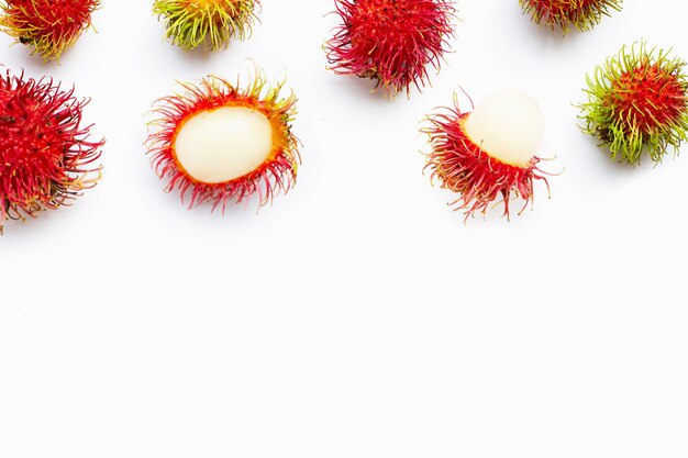 Rambutan isolado no branco