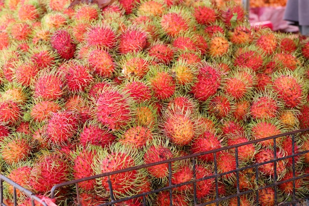 rambutan na comida de rua