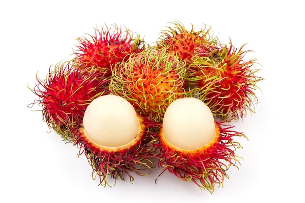 Rambutan süße köstliche Frucht auf weißem Hintergrund