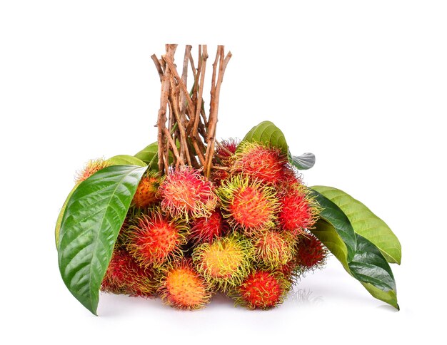 Rambutan süße köstliche Frucht lokalisiert auf weißem Hintergrund