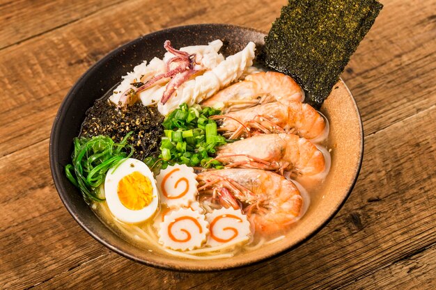 Ramen Japonês de Frutos do Mar com Molho de Choco