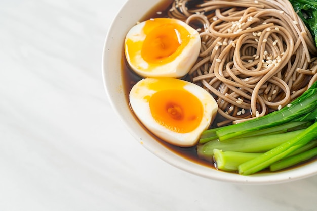 Ramen-Nudeln mit Ei vegane oder vegetarische Kost