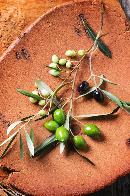 Ramo de oliveira verde e preto