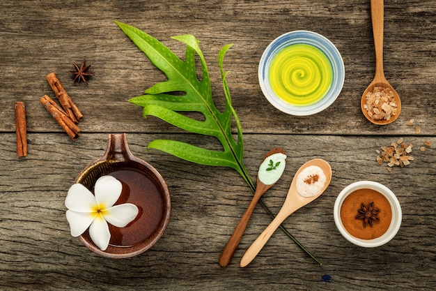 Ramo de samambaia deixa com ingredientes de natureza spa