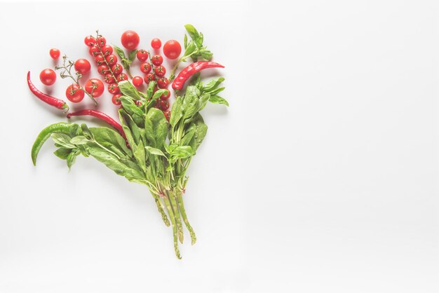 un ramo de diferentes verduras