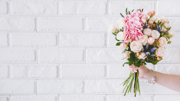 Ramo de felicitación del día de la mujer de regalo de flores