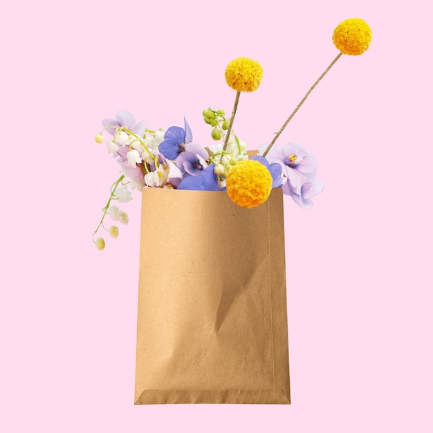 Foto ramo de flores en bolsa de papel artesanal