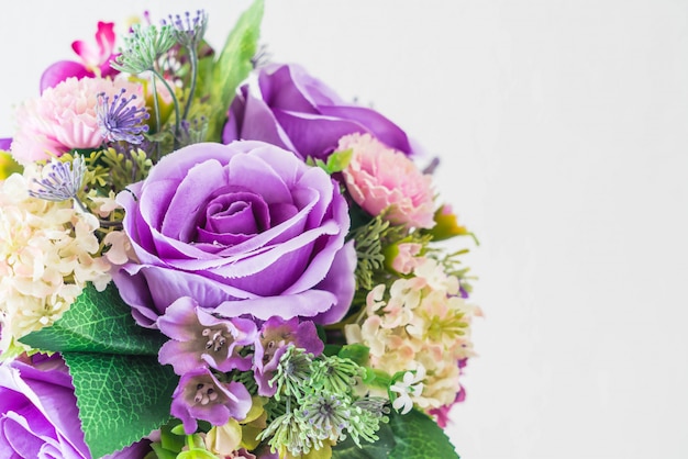 ramo de flores en florero