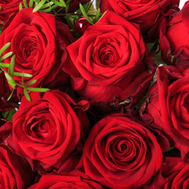 Ramo de lujo de rosas rojas en floristería Ramo de San Valentín de rosas rojas. Cumpleaños, Madre, San Valentín, Mujer, Día de la boda concepto