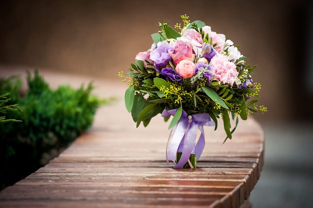 Ramo de novia de diferentes flores