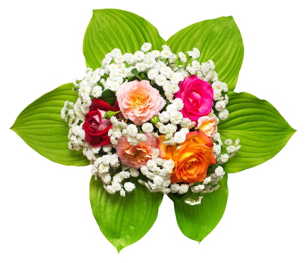 Un ramo de novia de hermosas rosas y milenrama con hosta aislado sobre fondo blanco. Flores Primavera. Vista plana endecha, superior. Amor. Día de San Valentín. Pascua de Resurrección. Tarjeta de boda. Objeto