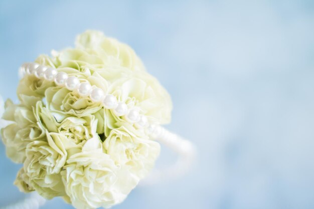 Ramo de novia con perlas, vacaciones de boda y concepto de jardín floral