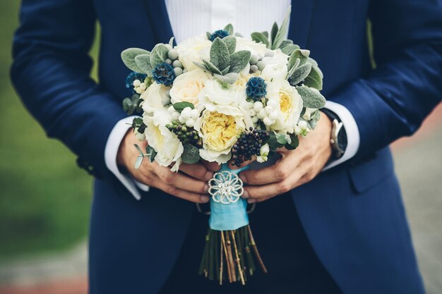 Ramo de novia con rosas blancas