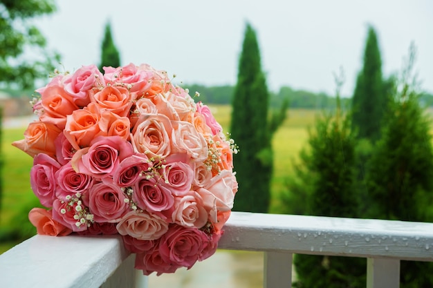 Ramo de novia de rosas rosadas