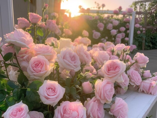 Un ramo de rosas rosadas en una mesa