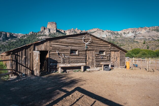 Rancho en el campo de la patagonia argentina