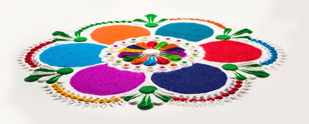 Rangoli Design feito de cores em pó durante os festivais de Diwali, Onam e Pongal