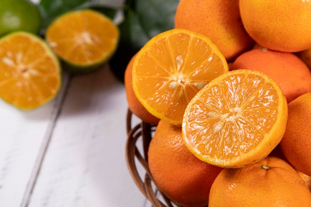 Rangpur Citrus limonia o Citrus reticulata medica a veces llamado rangpur lime mandarin lime o lemandarin es un híbrido entre la mandarina y la cidra