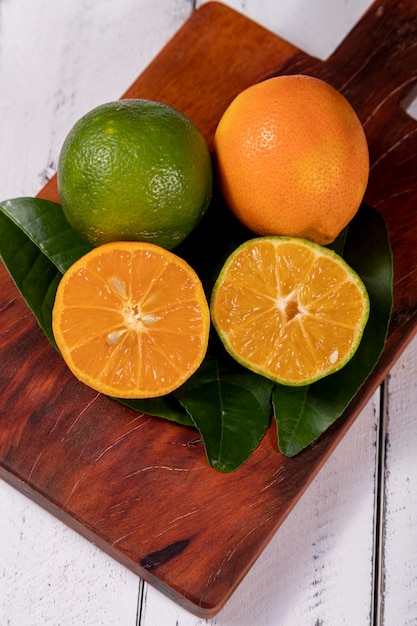 Rangpur Citrus limonia oder Citrus reticulata medica, manchmal auch als Rangpur-Limette, Mandarinenlimette oder Lemandarin bezeichnet, ist eine Kreuzung zwischen der Mandarine und der Zitrone