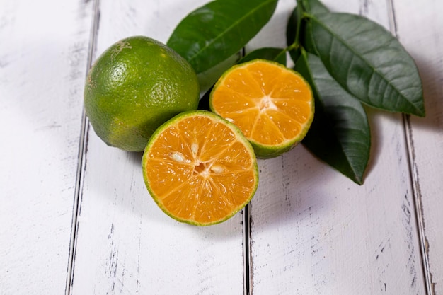 Rangpur citrus limonia ou citrus reticulata medica, às vezes chamado de limão-cravo limão mandarim ou lemandarin é um híbrido entre a tangerina e a cidra