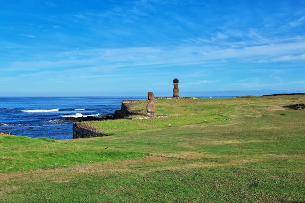 Rapa nui. A estátua Moai em Ahu Tahai na Ilha de Páscoa, Chile