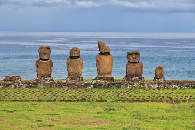 Rapa Nui. La estatua de Moai en Ahu Tahai en la Isla de Pascua, Chile