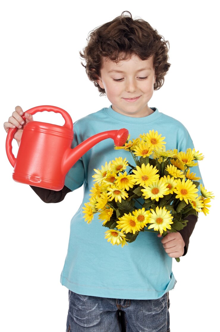 Foto rapaz adorável com flores sobre fundo branco