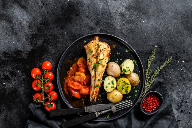 Rape al horno con tomate y verduras