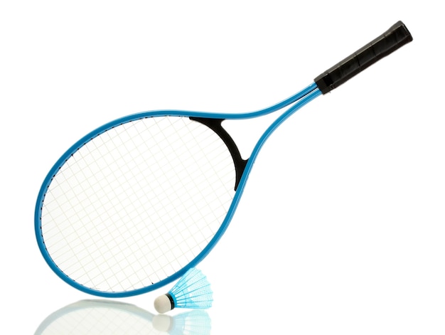 Raqueta de bádminton y volante aislado en blanco