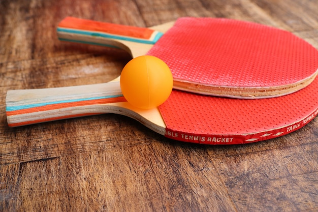 Raqueta roja de tenis de mesa