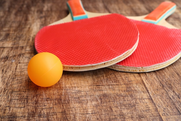 Raqueta roja de tenis de mesa