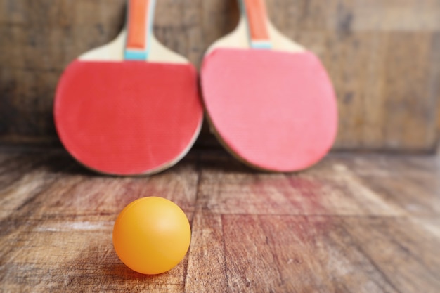 Raqueta roja de tenis de mesa