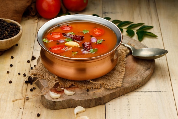 Rasam Südinder Hauptgericht in der Mahlzeit eine Gemüsesuppe