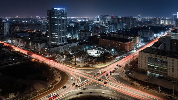 Los rascacielos de la ciudad de Seúl y el tráfico nocturno en la intersección de Gangnam, Corea del Sur