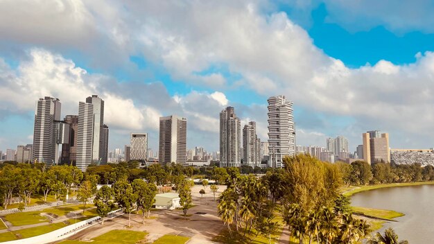 Foto rascacielos en la ciudad