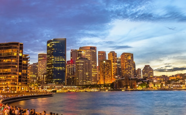 Rascacielos del distrito central de negocios de Sydney en la noche