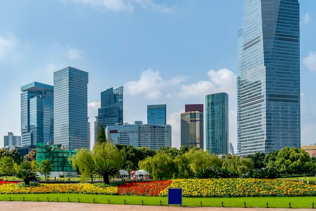 Rascacielos en el distrito financiero de Lujiazui, Shanghai