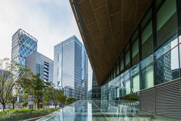 El rascacielos está en Shenzhen, China.