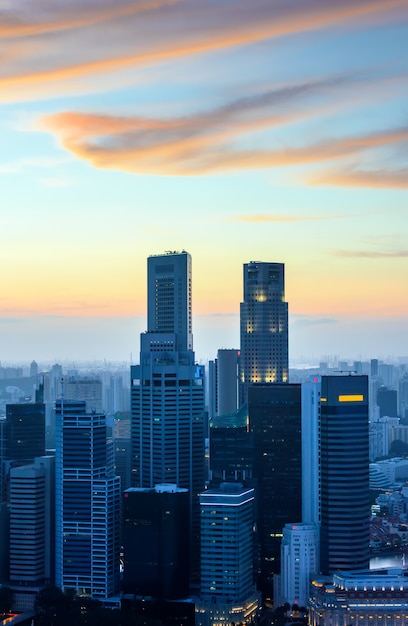 Rascacielos de Singapur al atardecer