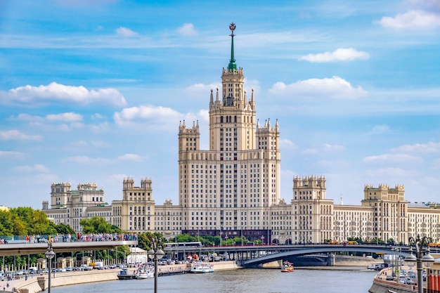 Rascacielos de Stalin en el terraplén de Kotelnicheskaya. Moscú. Rusia