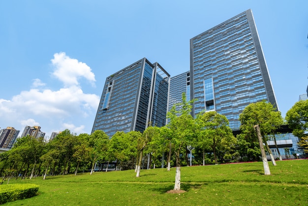 Rasen- und Bürogebäude im Central Park