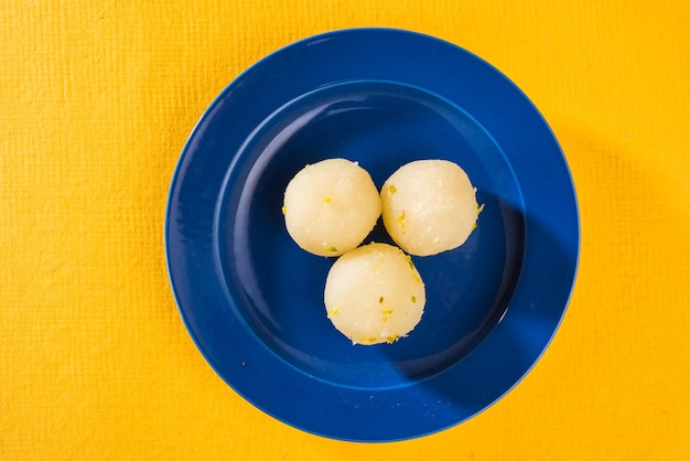 Rasgulla oder Rosogulla - indisches süßes Essen